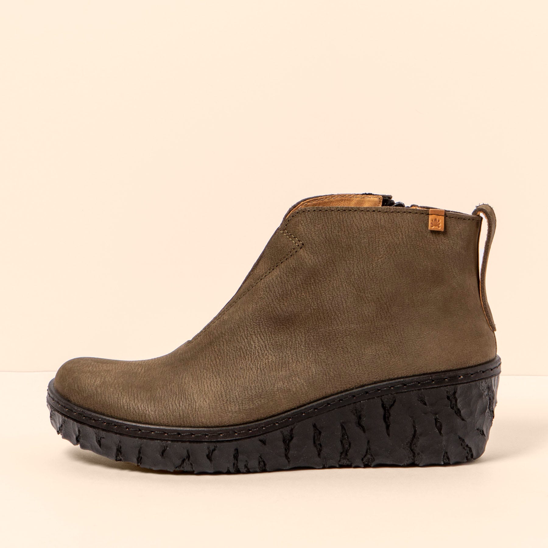 El Naturalista New Collection Design sostenibile e calzature di qualita Scarpe da donna El Naturalista Calzature sostenibili ed ecologiche. El Naturalista Calzature di design e qualita